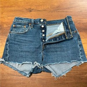 Levi’s Cutoff Jean Shorts